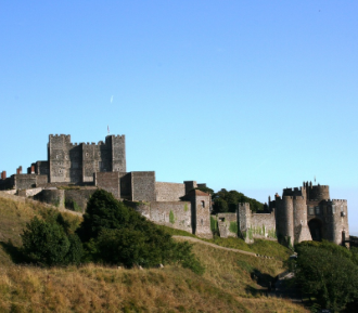 Leerlingen bij Dover Castle tijdens schoolreis Canterbury Engeland.